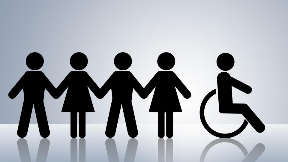 5 Männchen, von denen eines im Rollstuhl separat von den anderen platziert ist