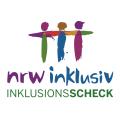 Logo zum Inklusionsscheck NRW Drei bunte Strichmännchen, darunter steht nrw inklusiv INKLUSIONSSCHECK