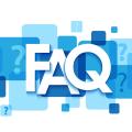 Blaue Kacheln auf weißem Hintergrund. Darin sind Fragezeichen. In der Mitte steht in weißer Schrift "FAQ".